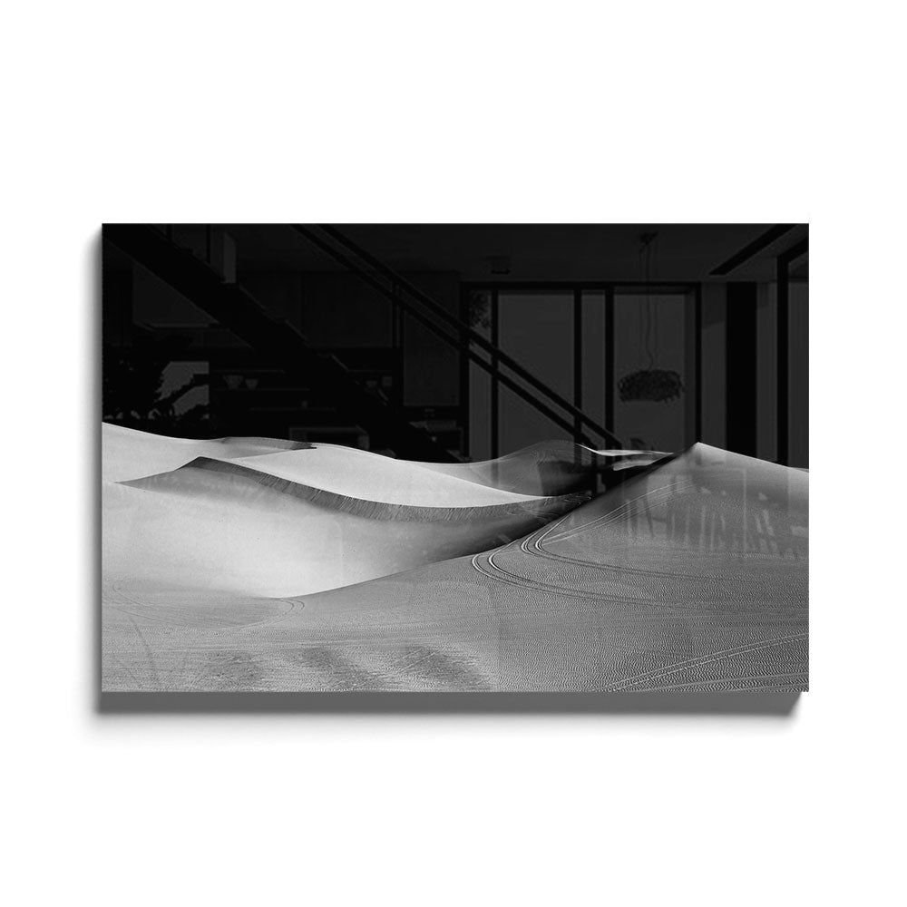 Fotografie in zwart wit van een woestijn als glasschilderij op groot formaat