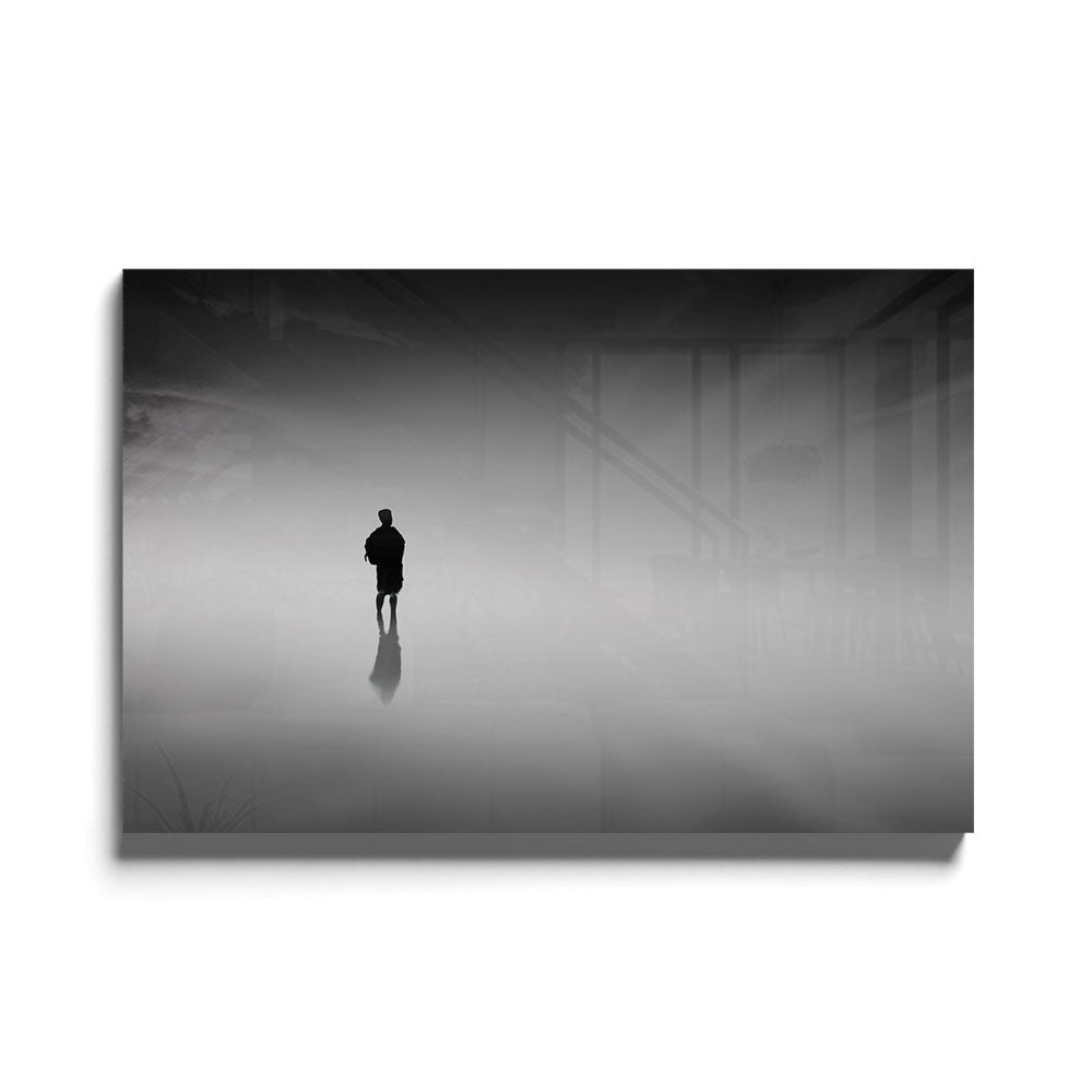 Zwart-wit fotografie van een silhouette in de mist luxe glasschilderij op groot formaat