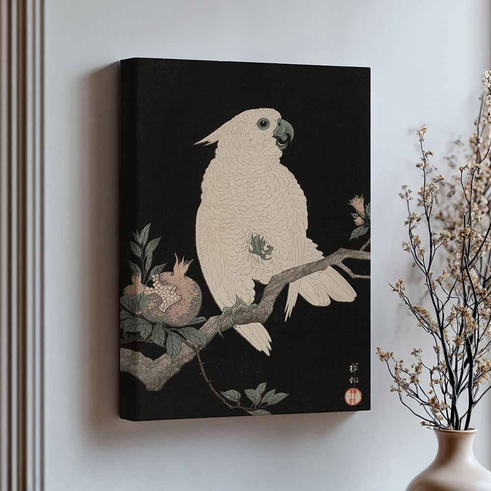 Ohara Koson was een Japanse Kunstenaar. Op deze canvas in baklijst is een kaketoe vogel op een tak met prachtige bloemen te zien. Grote schilderijen voor thuis.