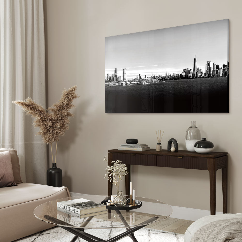 Fotografie in zwart wit van een skyline van een stad als glasschilderij op groot formaat