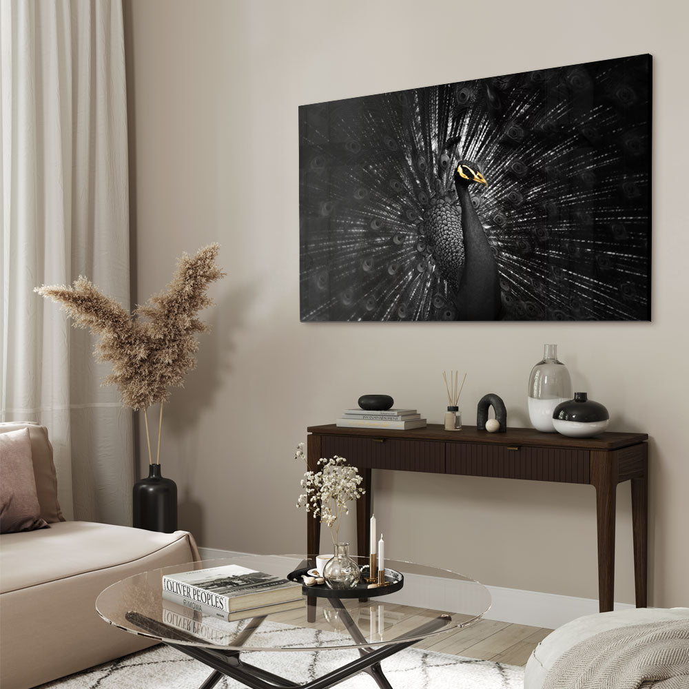 Fotografie van gouden pauw in Zwart-wit als luxe glasschilderij op groot formaat 